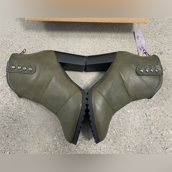 NWB $54 Seven7 Seville Ankle Bootie Olive Green size 9.5 - Picture 13 of 16